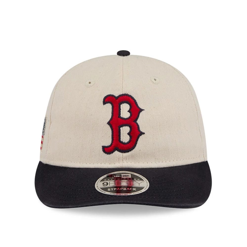 Boston Red Sox MLB Americana Herringbone White Retro Crown New Era 9FIFTY Adjustable Cap, front view showing the raised red B logo on the structured herringbone white crown, with a black flat visor and a 9FIFTY size sticker on the middle.
