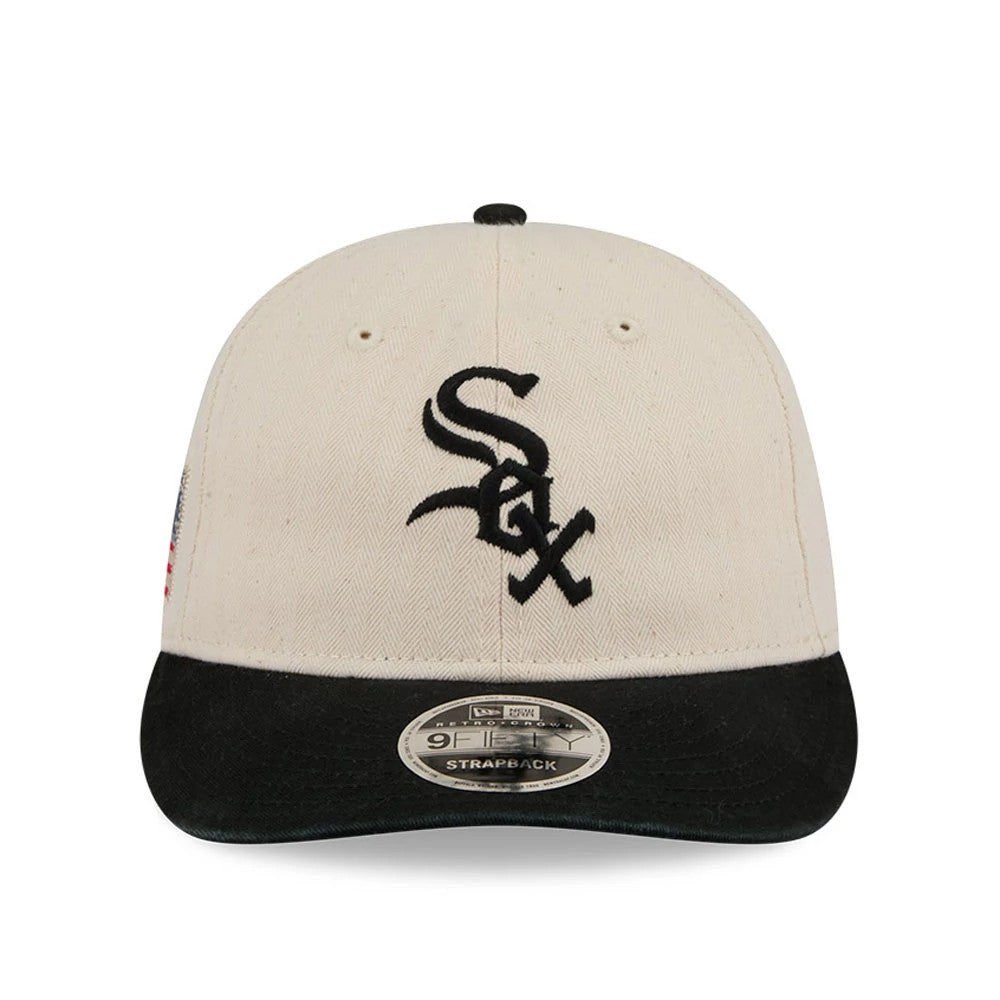 Chicago White Sox MLB Americana Herringbone White Retro Crown New Era 9FIFTY Adjustable Cap, front view showing a black embroidered Sox logo on the white crown with a black visor and a 9FIFTY size sticker on the visor.