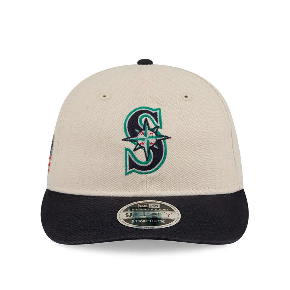 Seattle Mariners MLB Americana Herringbone White Retro Crown New Era 9FIFTY Adjustable Cap, front view with a dark visor and the green and navy embroidered S logo on the cream front panel, featuring a 9FIFTY size sticker on the visor.