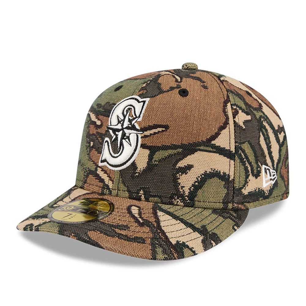 Seattle Mariners MLB Jacquard Camo New Era 59FIFTY Fitted Cap, three-quarter view showing the white embroidered Mariners logo on the structured camo crown, with the New Era flag logo on the left side and a gold 59FIFTY size sticker on the camo visor.