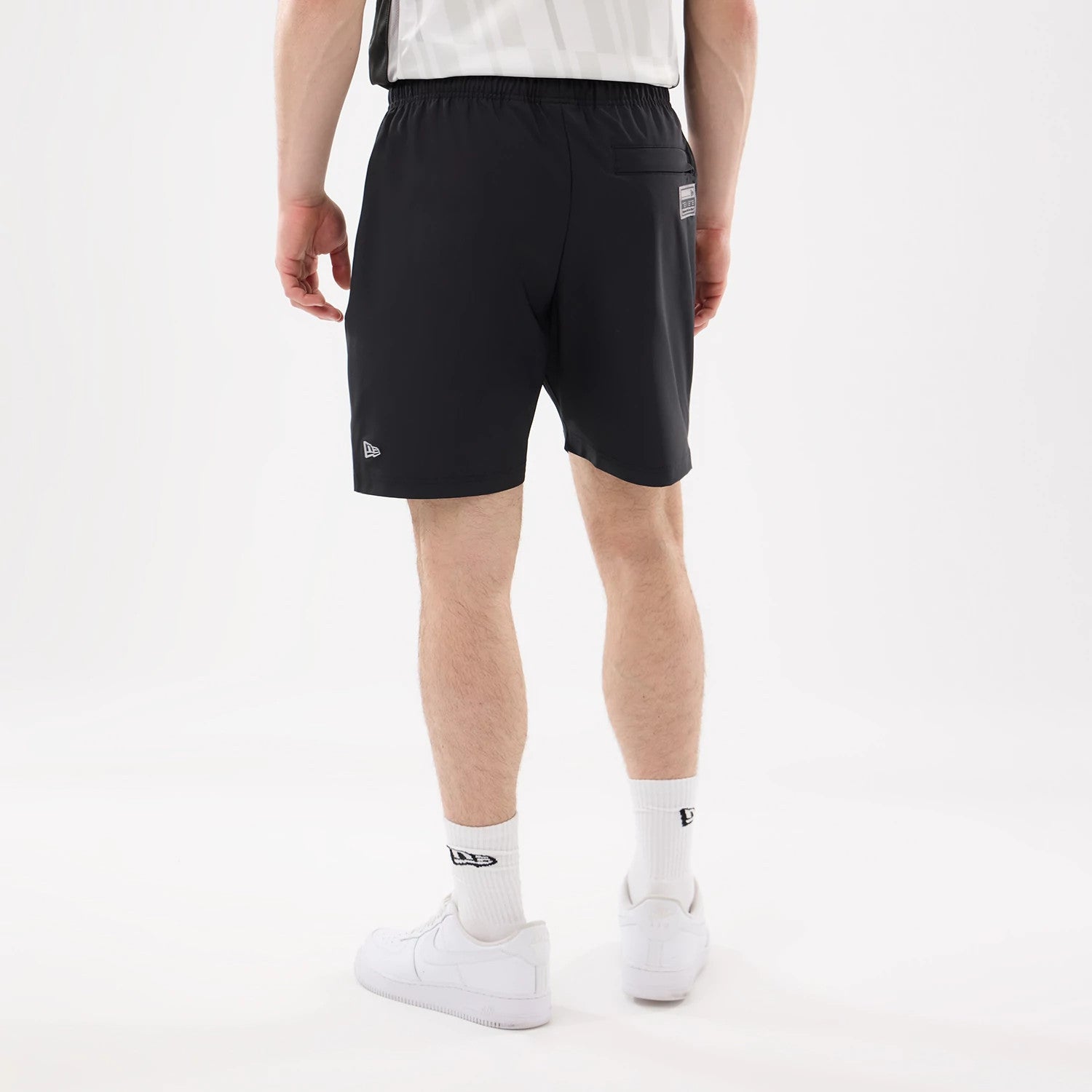 The model is wearing this NHL Match LA Kings Oversized Shorts in black. 2