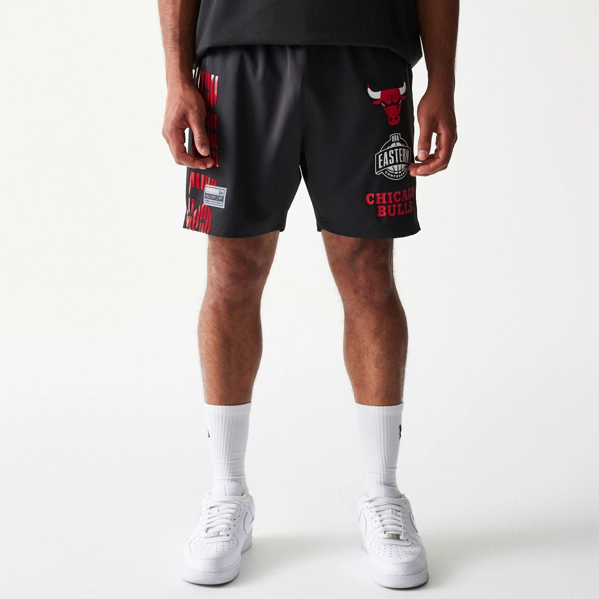 The model is wearing this NBA Match Chicago Bulls Oversized Shorts in black. 1