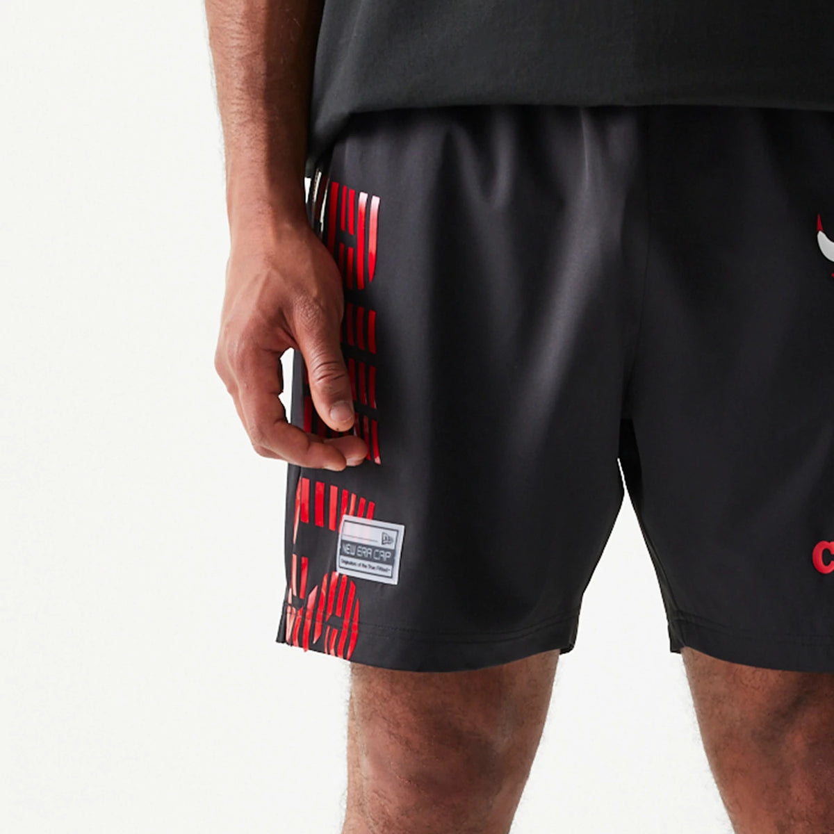 The model is wearing this NBA Match Chicago Bulls Oversized Shorts in black. 4