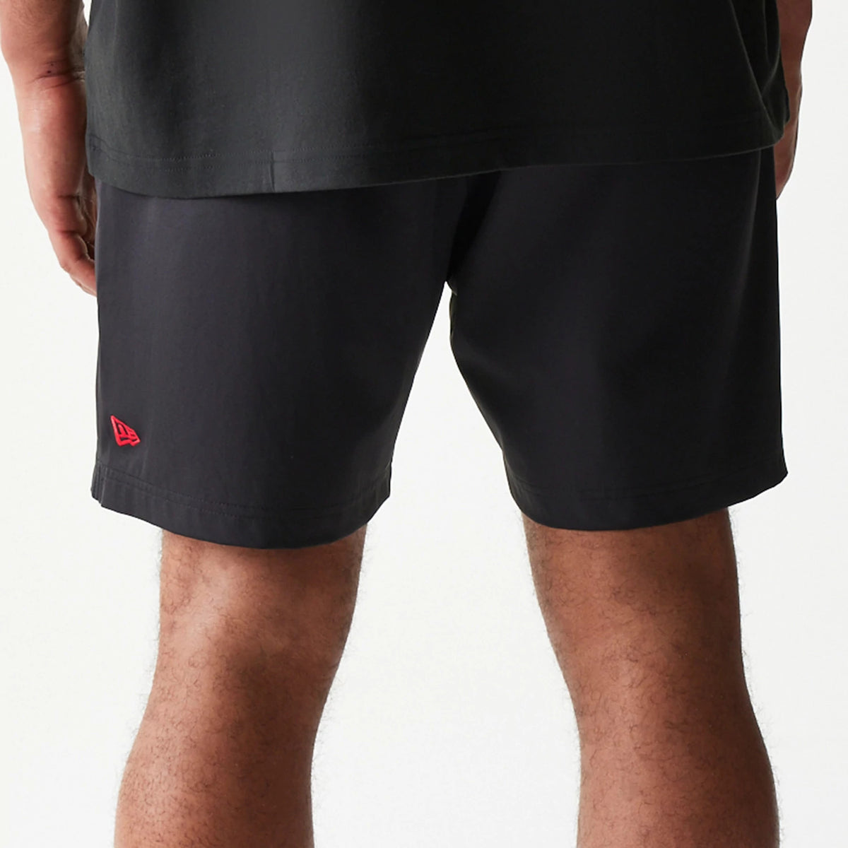 The model is wearing this NBA Match Chicago Bulls Oversized Shorts in black. 5