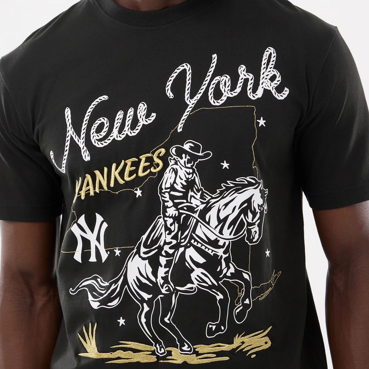 New Era New York Yankees MLB Cowboy Graphic Black T-Shirt, front view showing a large graphic of a cowboy on horseback with a white embroidered New York script, Yankees in gold, and the New Era logo to the left.