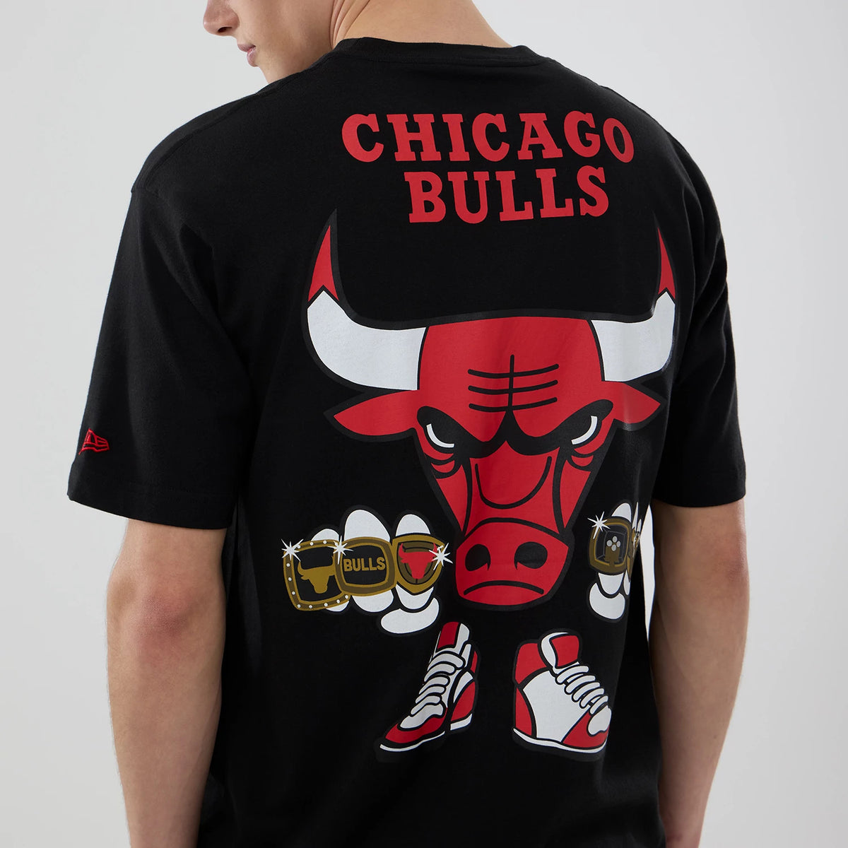 New Era Chicago Bulls NBA Logo Graphic Black T-Shirt, back view on a model showing a large graphic of the team's logo with the text Chicago Bulls in red above and the New Era embroidered logo on the sleeve.
