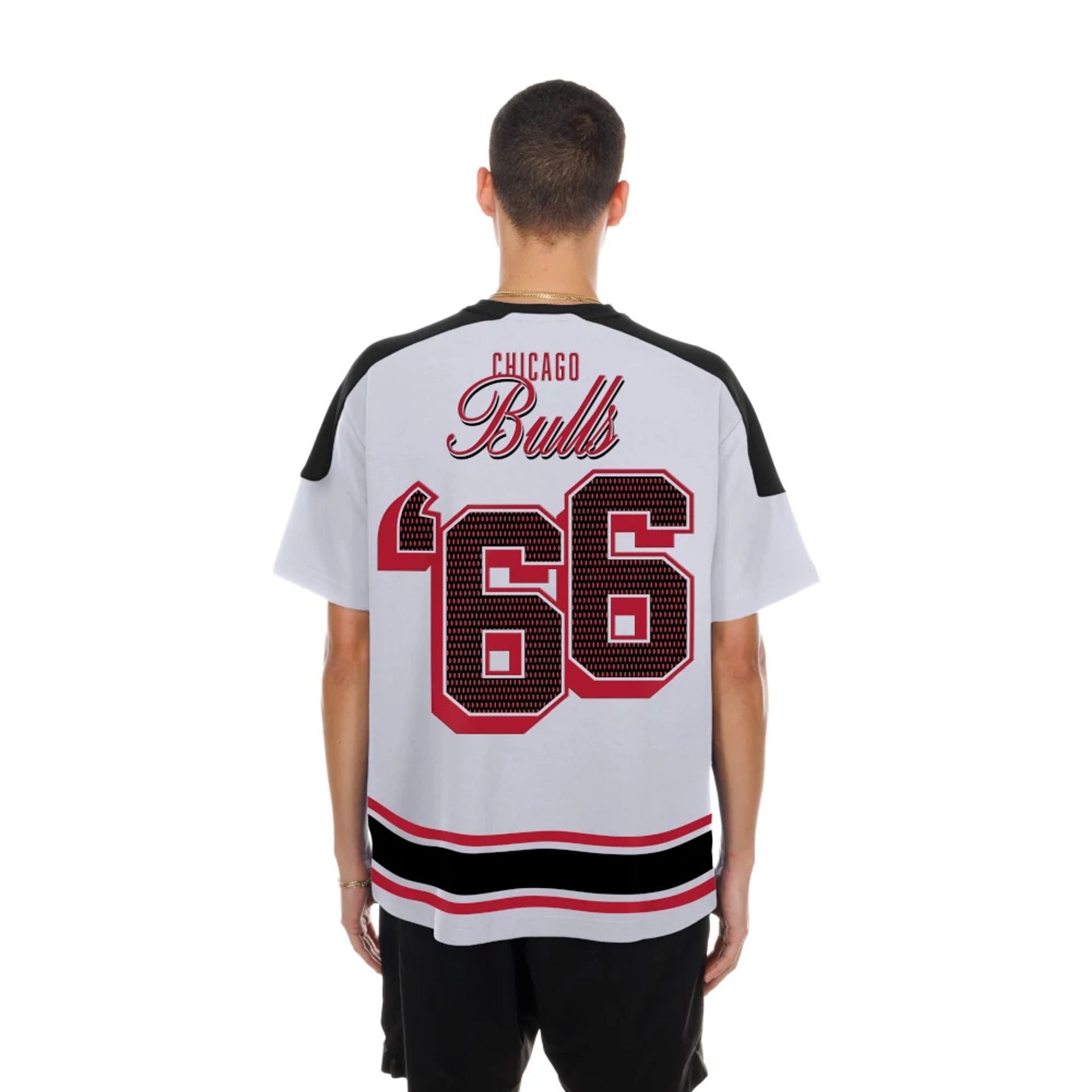 The model is wearing this NBA Sport Classic Chicago Bulls T-Shirt in white. 2