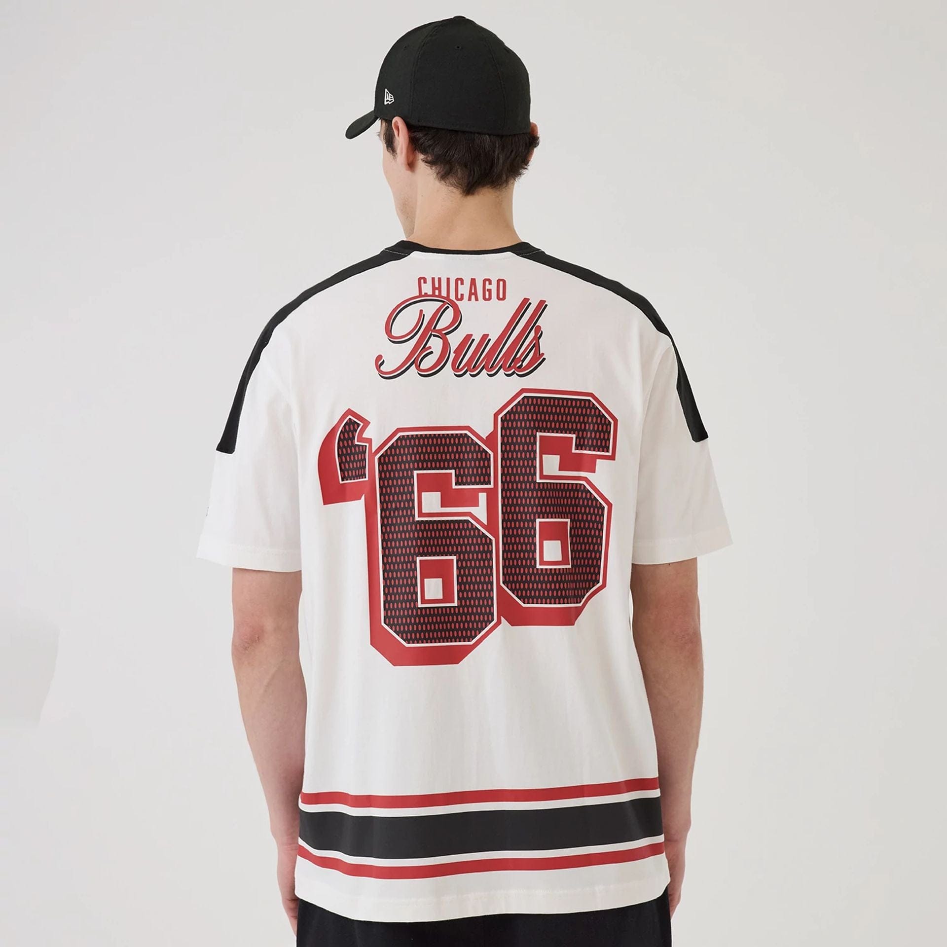 The model is wearing this NBA Sport Classic Chicago Bulls T-Shirt in white. 2