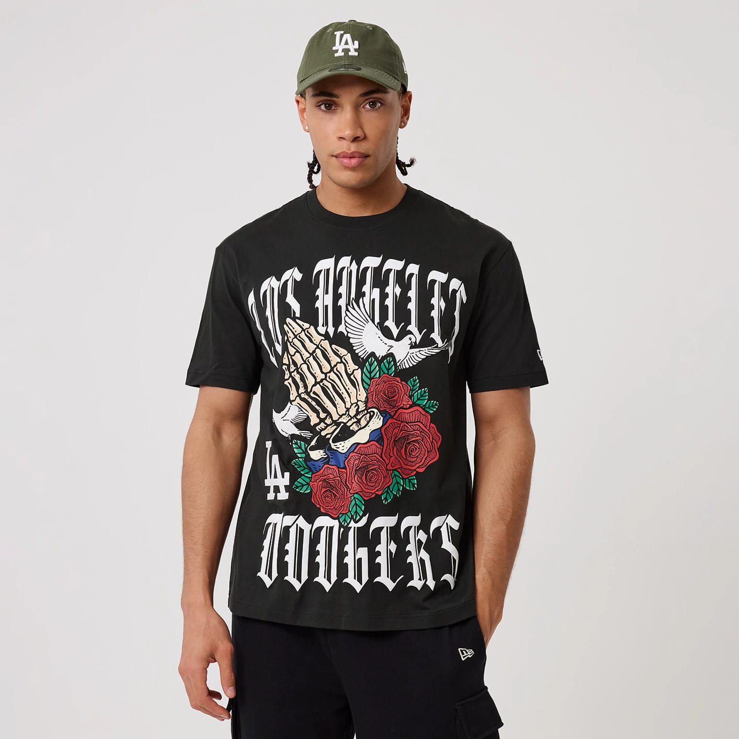 The model is wearing this MLB Script Graphic LA Dodgers T-Shirt in black. 1