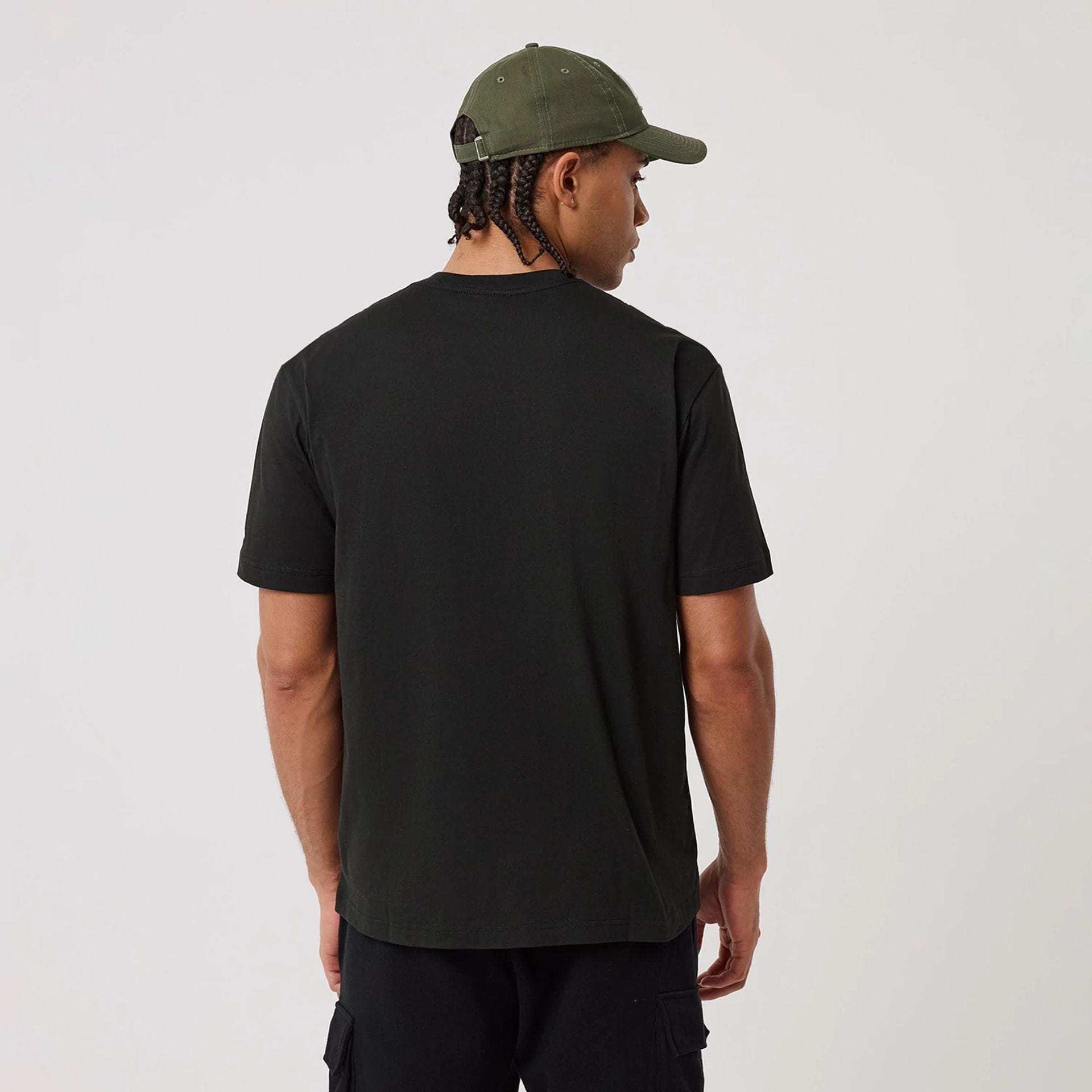 The model is wearing this MLB Script Graphic LA Dodgers T-Shirt in black. 2