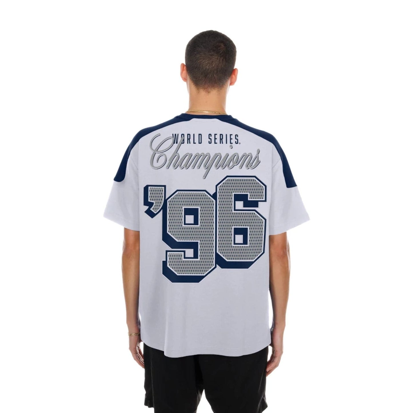 The model is wearing this MLB Sport Classic New York Yankees T-Shirt in white. 2