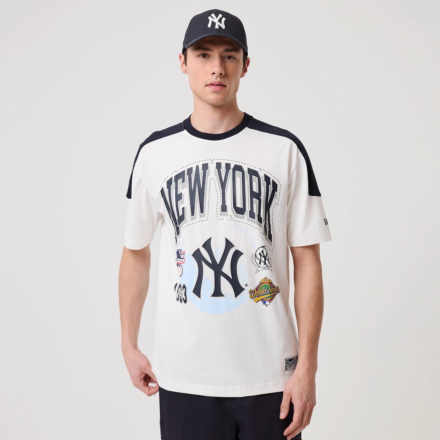 The model is wearing this MLB Sport Classic World Series New York Yankees T-Shirt in white. 1
