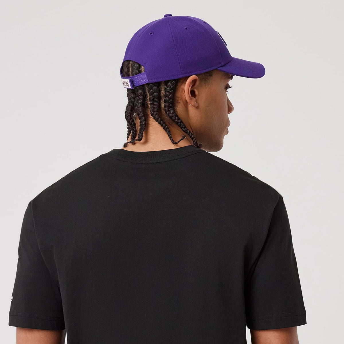 The model is wearing this NBA Sport Classic LA Lakers T-Shirt in black. 7