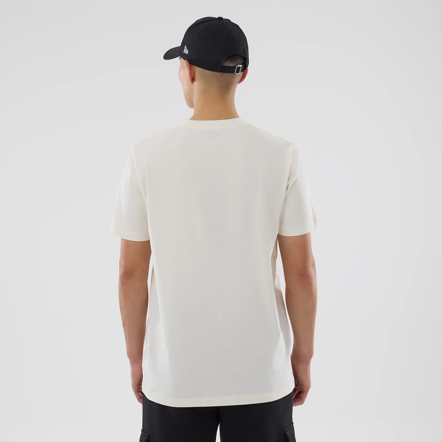 The model is wearing this MLB Spring Training 2026 Cactus League Logo T-Shirt in Cream. 2