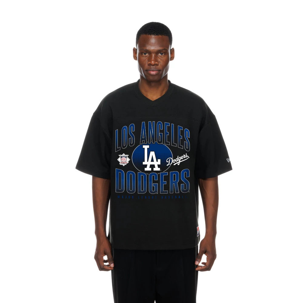 The model is wearing this MLB LA Dodgers Boxy T-Shirt in black. 1