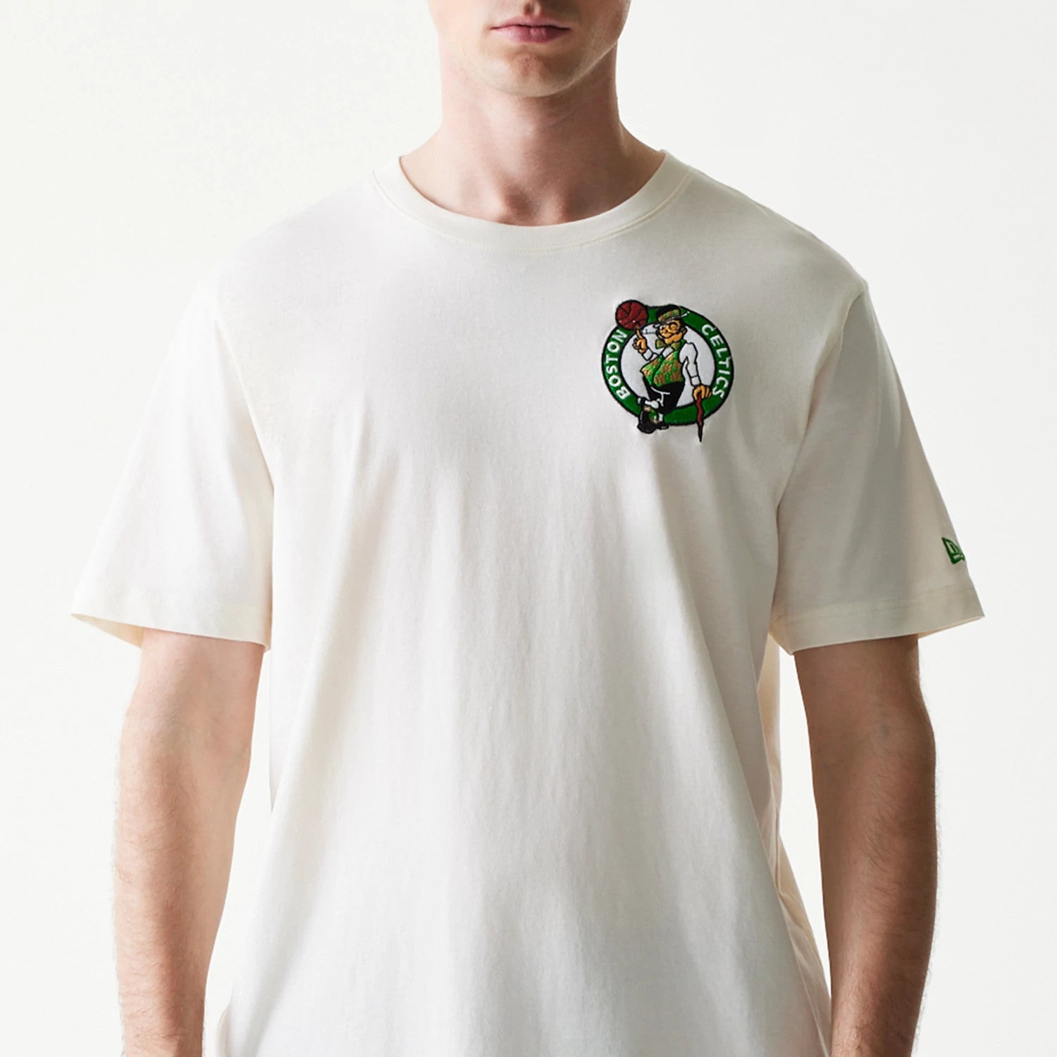 The model is wearing this NBA Hotdog Boston Celtics T-Shirt in cream. 3