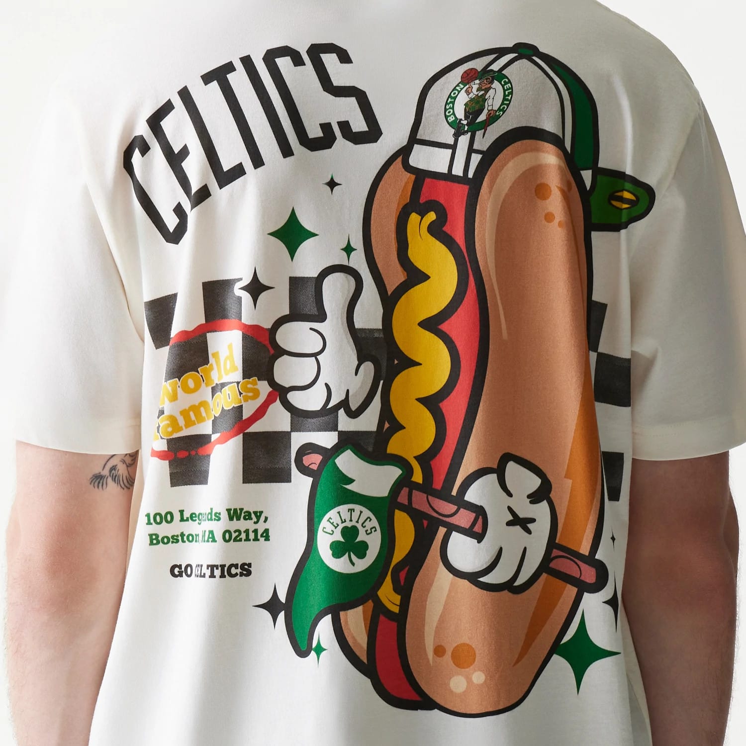 The model is wearing this NBA Hotdog Boston Celtics T-Shirt in cream. 2