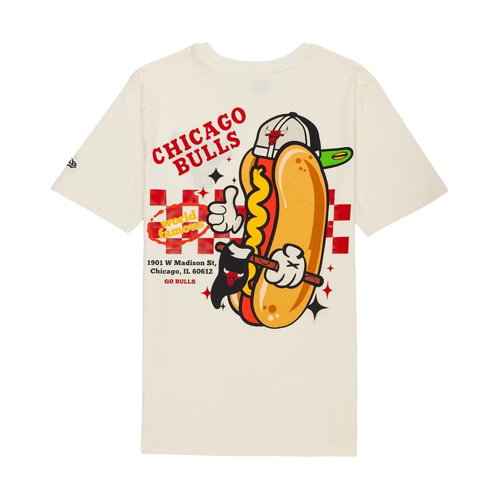 The model is wearing this NBA Hotdog Chicago Bulls T-Shirt in cream. 2