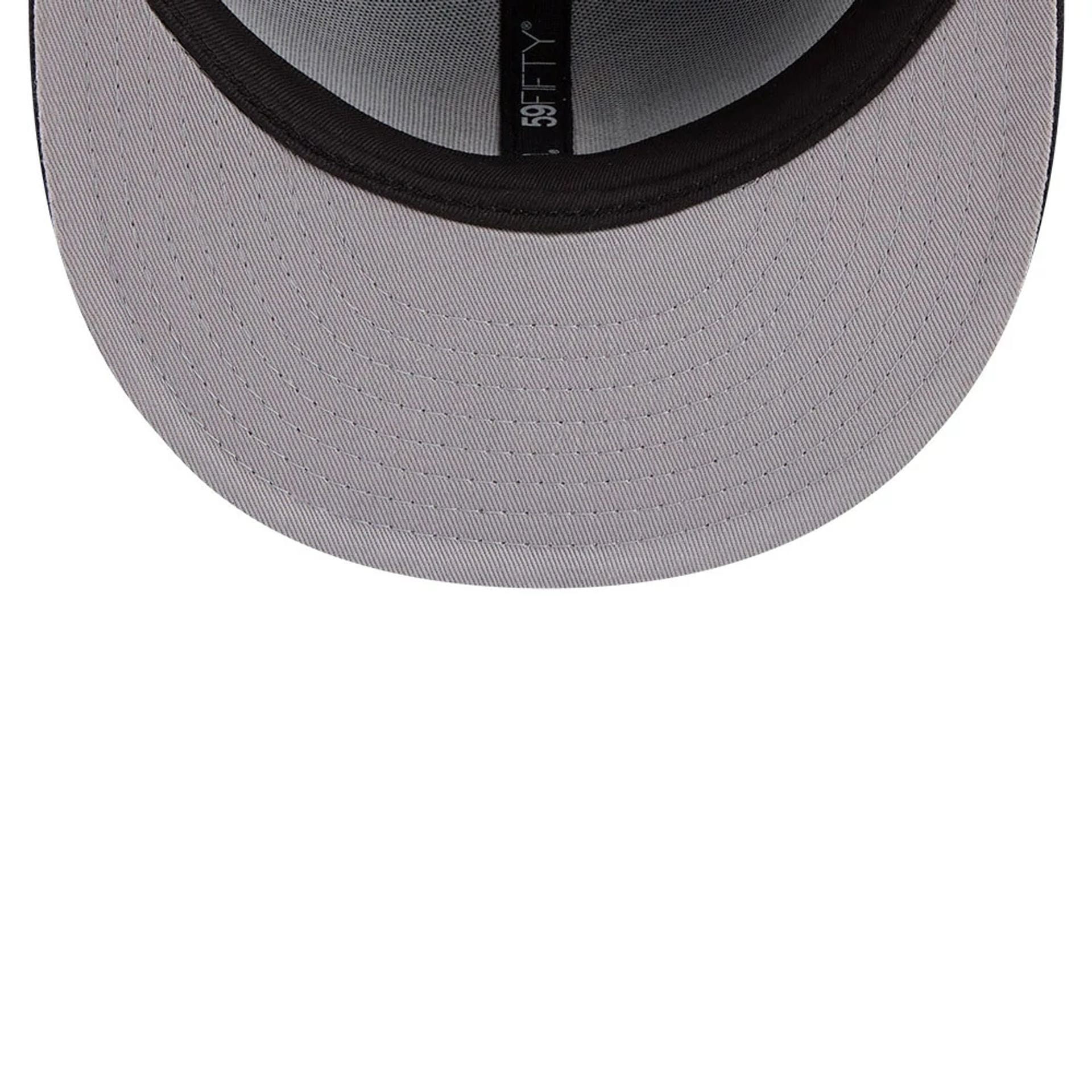 Pictured is this MLB Script Boston Red Sox 59FIFTY Fitted cap in navy. 2