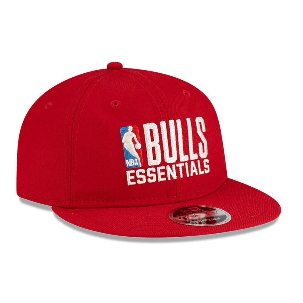 Chicago Bulls FOG x NBA Red Retro Crown New Era 9FIFTY Adjustable Cap, front view showing the white embroidered Bulls Essentials logo with blue NBA emblem, flat red visor and 9FIFTY size sticker on the visor.