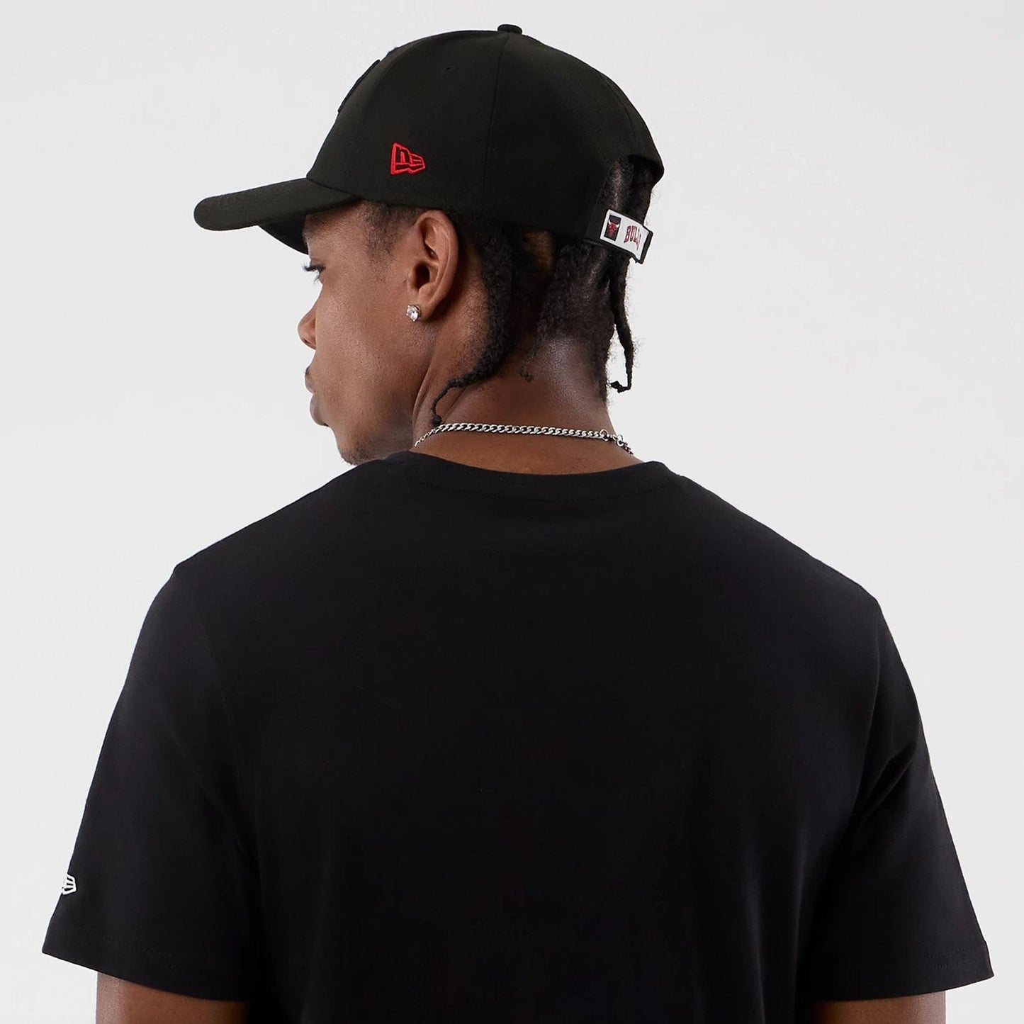 The Male model is wearing Chicago Bulls NBA Back To School Black T-Shirt 7