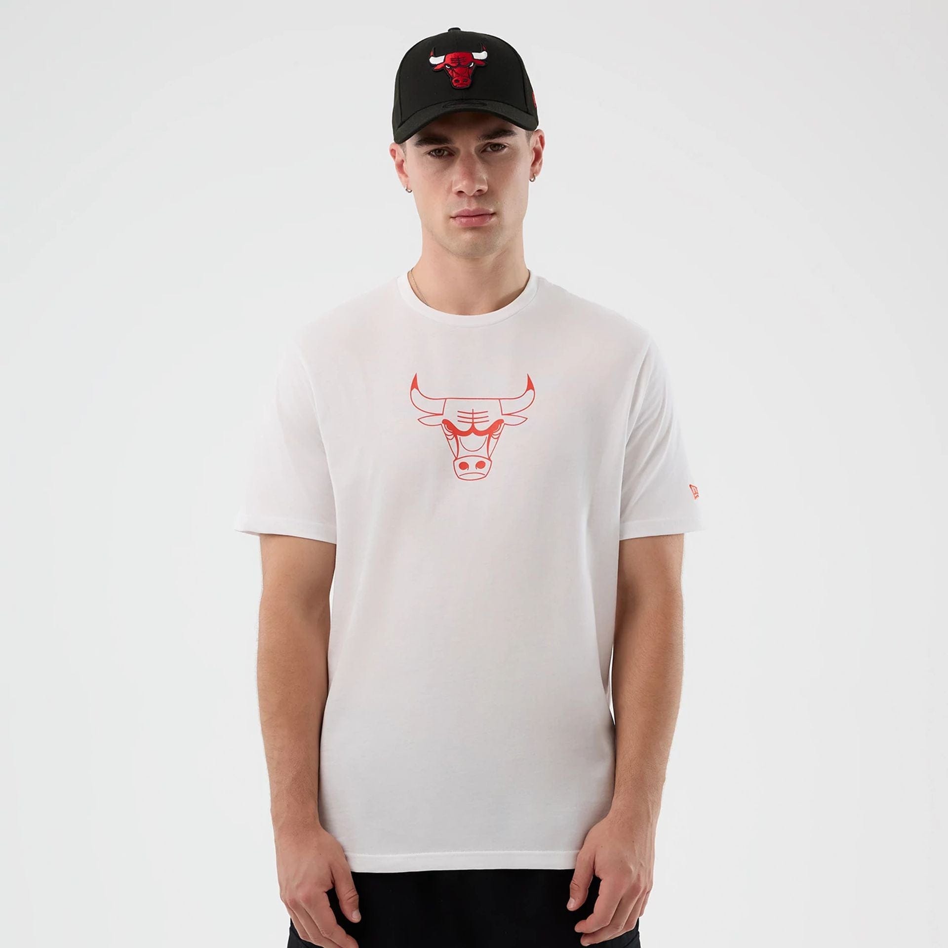The Male model is wearing Chicago Bulls NBA Back To School White T-Shirt 1