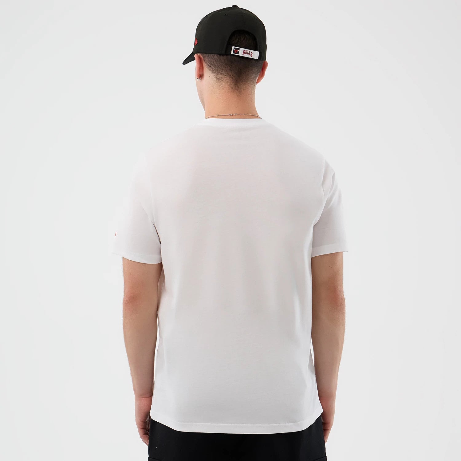 The Male model is wearing Chicago Bulls NBA Back To School White T-Shirt 2