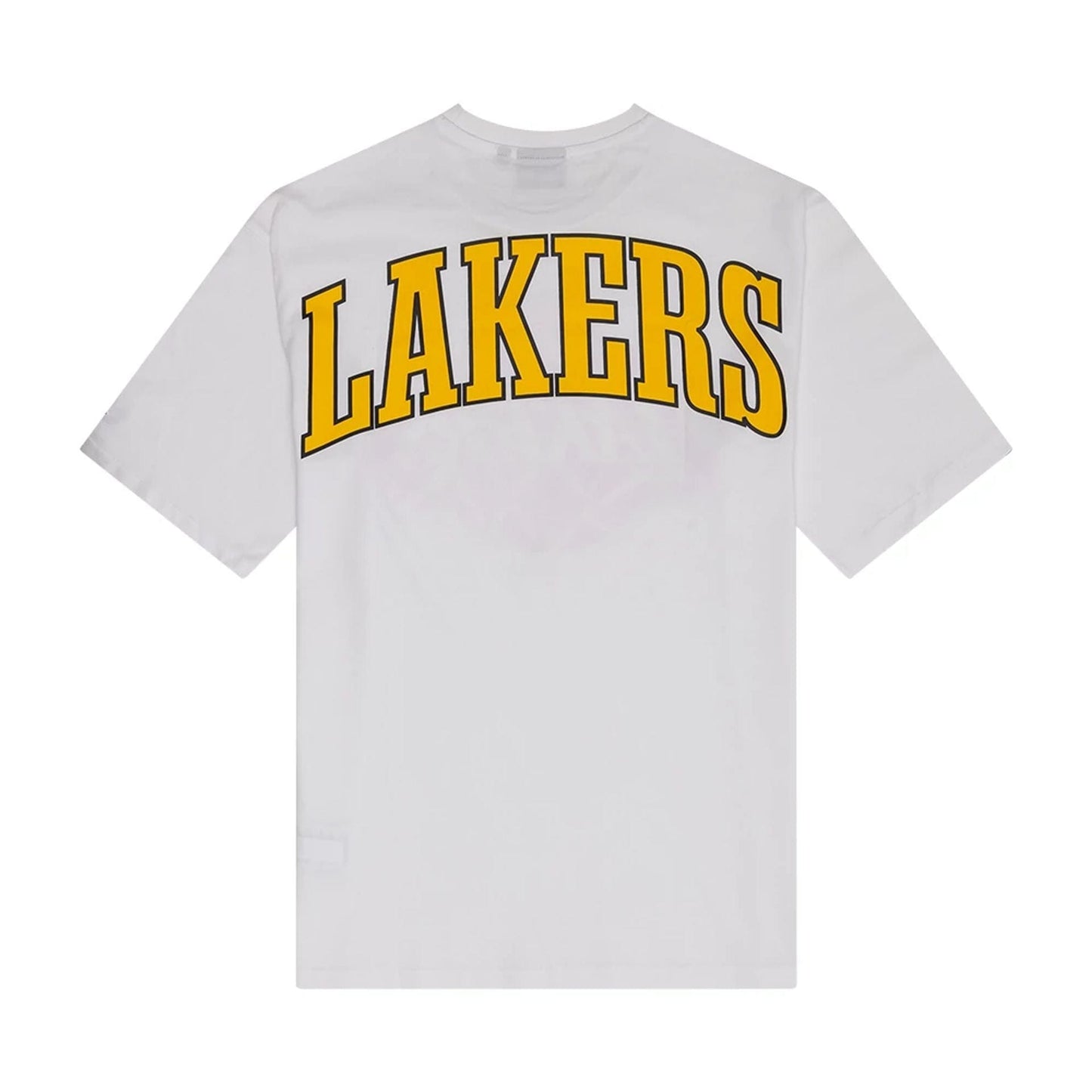 The Male model is wearing LA Lakers NBA Arch Graphic White Oversized T-Shirt 2