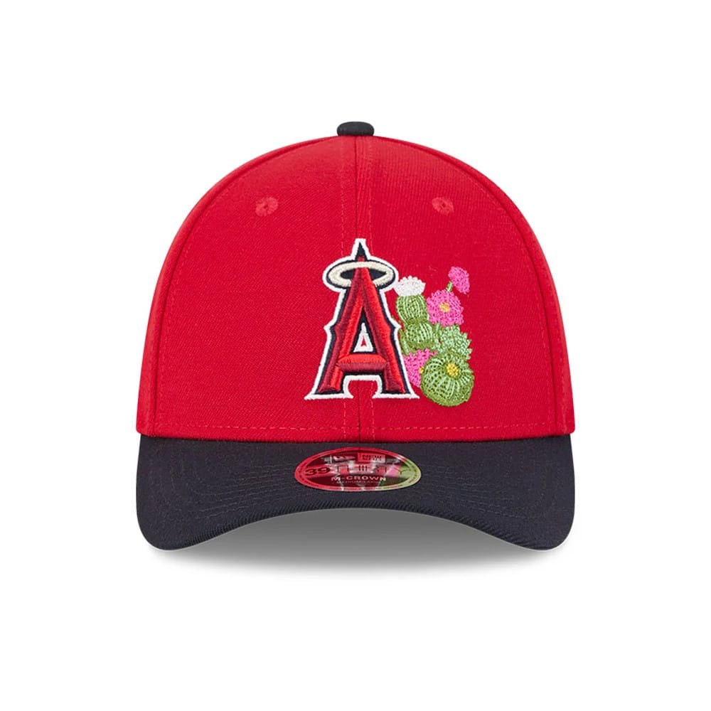 LA Angels MLB Spring Training 2026 Red New Era 39THIRTY M-Crown Stretch Fit Cap, front view showing an embroidered Angels logo with floral details on the red structured front panels, and a black curved visor with a 39THIRTY size sticker.