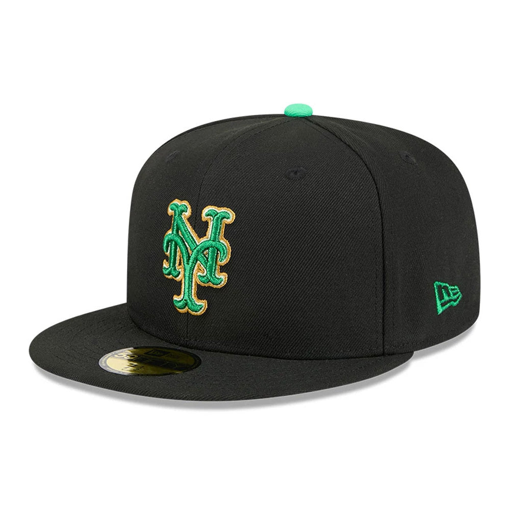 New York Mets MLB Saint Patrick's Day Black New Era 59FIFTY Fitted Cap, three-quarter view showing the green and gold embroidered Mets logo on the front panel, with a matching New Era flag logo on the left side.