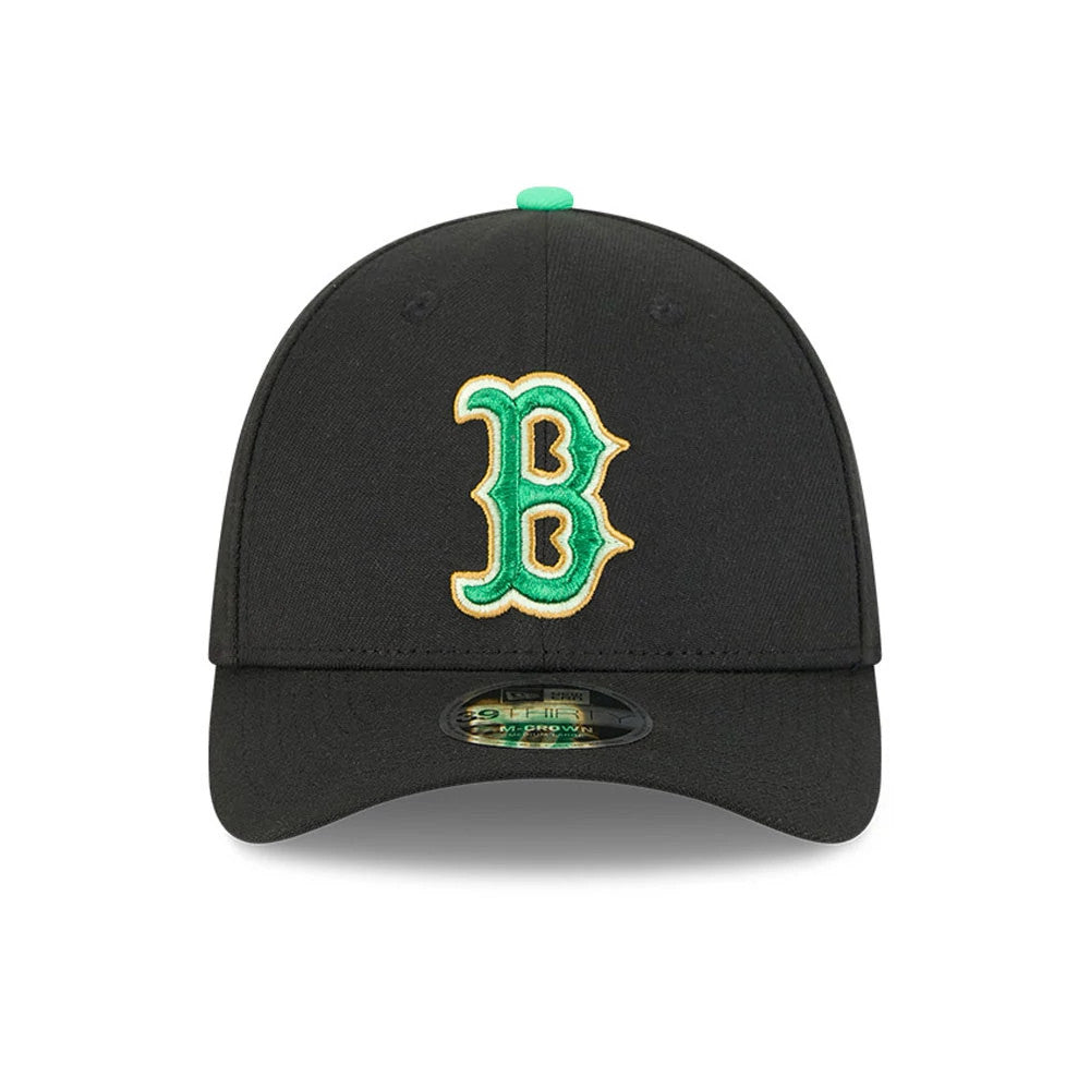 Pictured is this MLB Saint Patrick's Day Boston Red Sox 39THIRTY M-Crown A-Frame Stretch Fit cap in black. 2