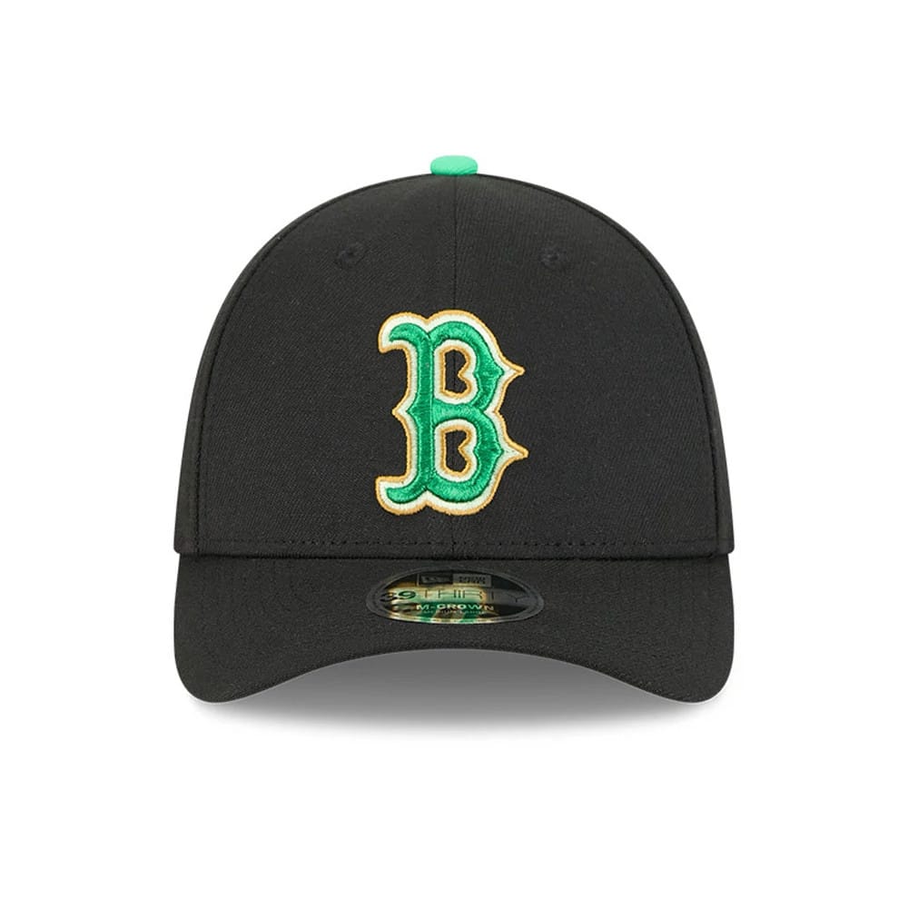 Red Sox MLB Saint Patrick's Day Black New Era 39THIRTY M-Crown A-Frame Stretch Fit Cap, front view showing the green B logo with gold trim on the centre front panel, black curved visor and 39THIRTY size sticker.