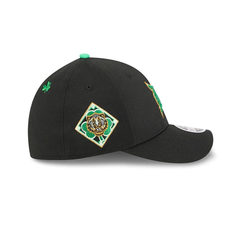 Tigers MLB Saint Patrick's Day Black New Era 39THIRTY M-Crown A-Frame Stretch Fit Cap, side view showing a green four-leaf clover embroidered on the panel, with a detailed tiger emblem on the side.