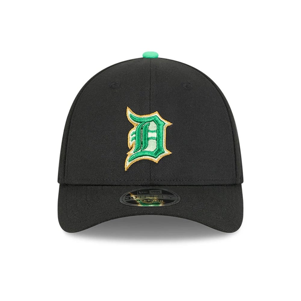 Tigers MLB Saint Patrick's Day Black New Era 39THIRTY M-Crown A-Frame Stretch Fit Cap, front view showing a green and gold embroidered logo on the front panel, black curved visor beneath a 39THIRTY size sticker.