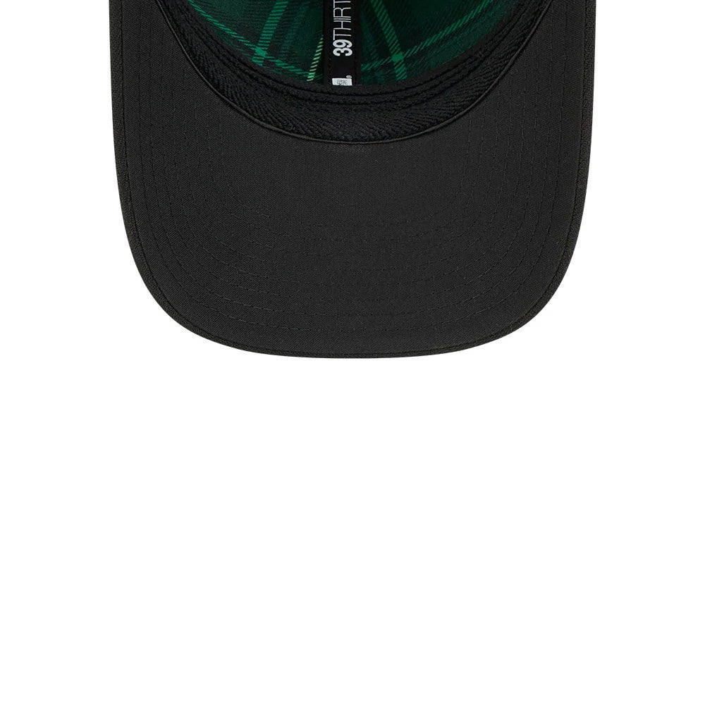 Pictured is this MLB Saint Patrick's Day New York Yankees 39THIRTY M-Crown A-Frame Stretch Fit cap in black. 7