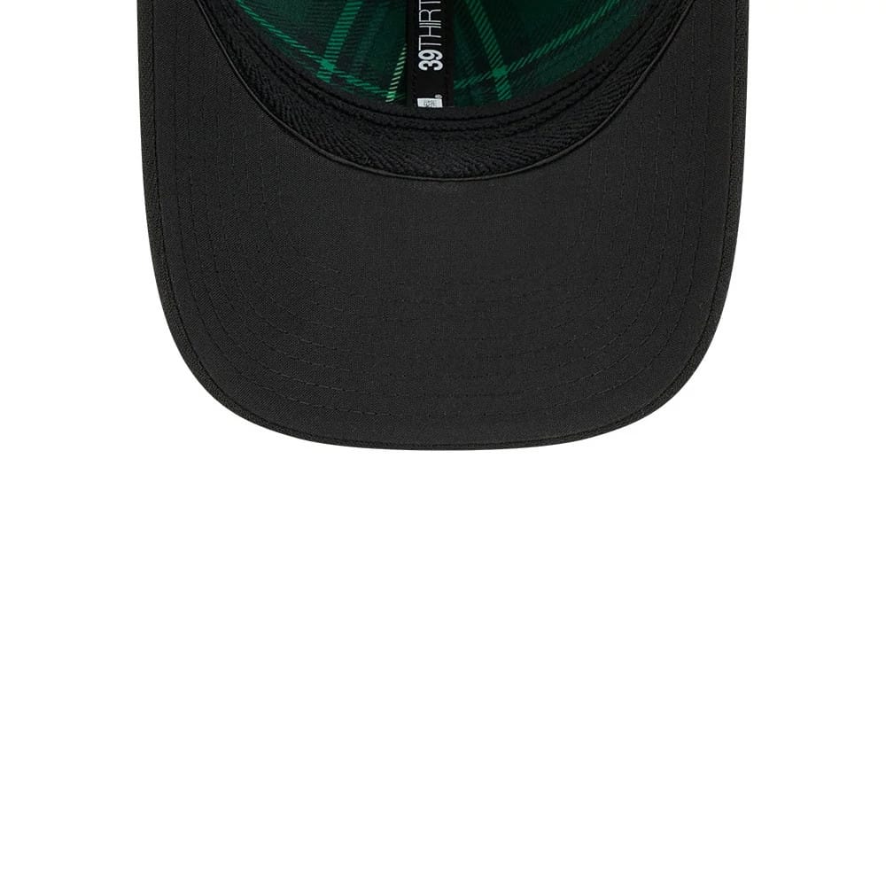 Pictured is this MLB Saint Patrick's Day New York Yankees 39THIRTY M-Crown A-Frame Stretch Fit cap in black. 7