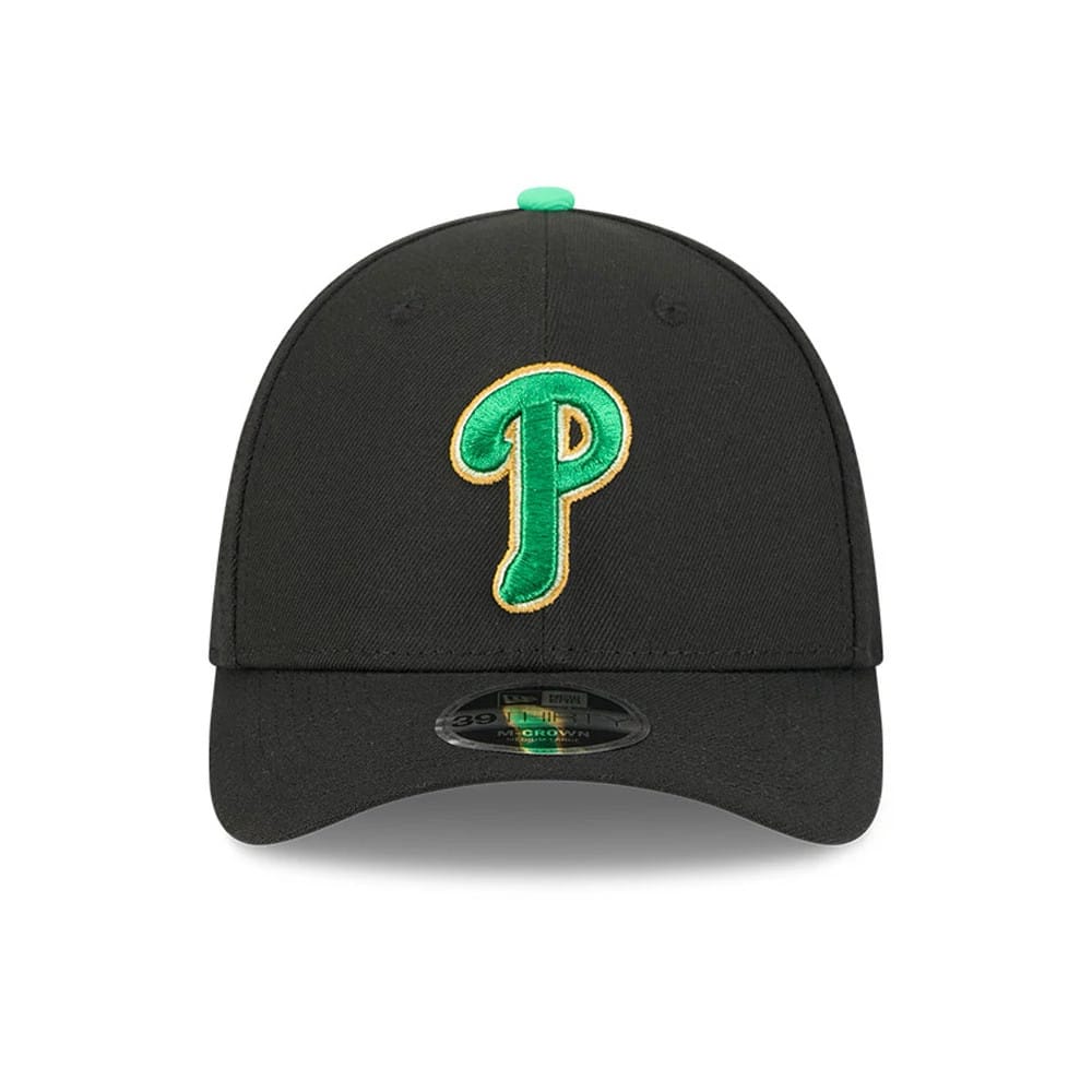Phillies MLB Saint Patrick's Day Black New Era 39THIRTY M-Crown A-Frame Stretch Fit Cap, front view with a raised green and gold embroidered P logo on the structured black crown, and a 39THIRTY size sticker on the curved visor.