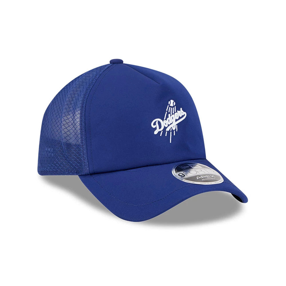 Dodgers MLB Batting Practice 2026 Dark Blue New Era 9FORTY Apex Adjustable Cap, three-quarter view showing the white embroidered Dodgers logo on the front panel, with a curved visor and 9FORTY size sticker on the dark blue crown.