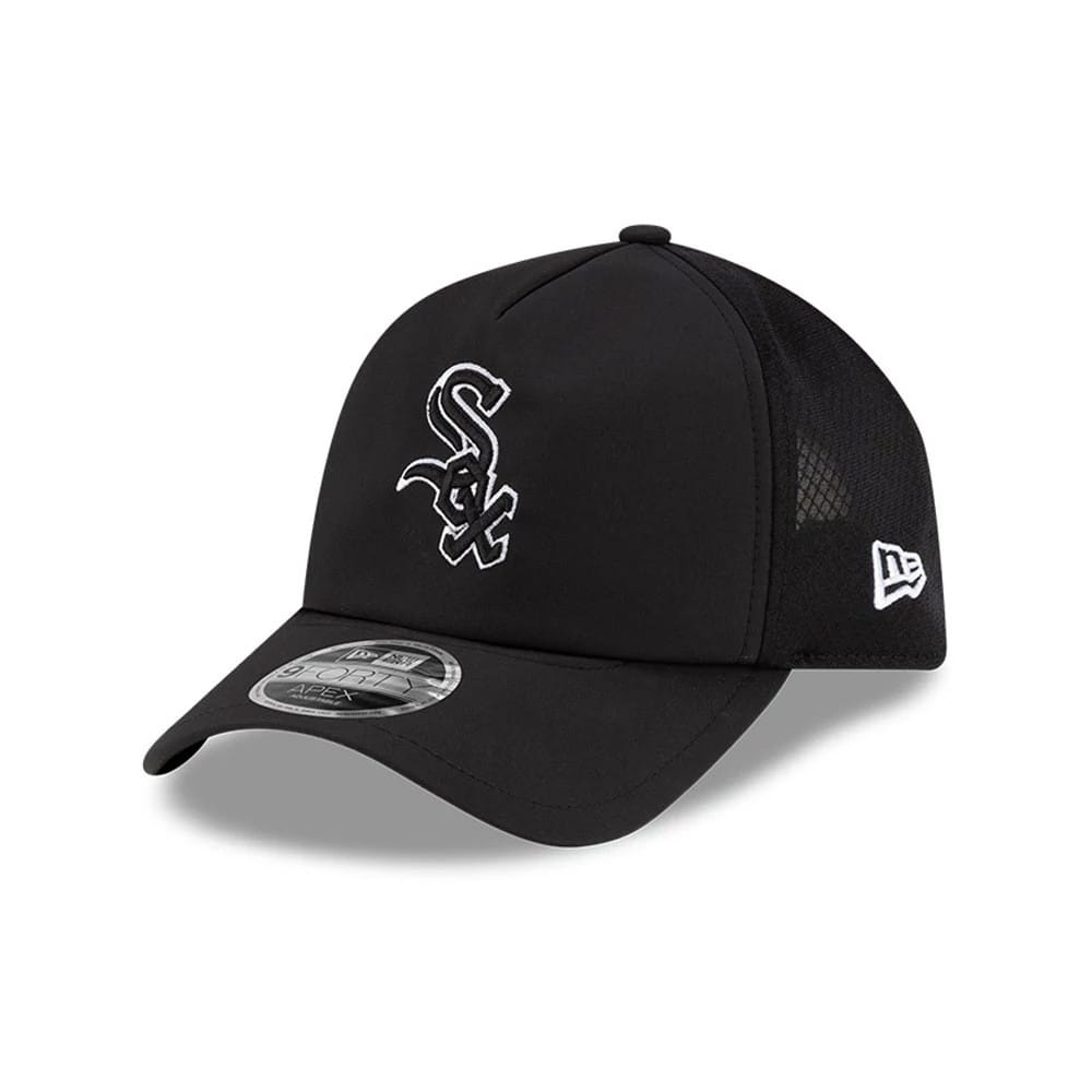 Chicago White Sox MLB Batting Practice 2026 Black New Era 9FORTY Apex Adjustable Cap, three-quarter view showing the raised white embroidered White Sox logo on the front panel, curved black visor with 9FORTY size sticker.