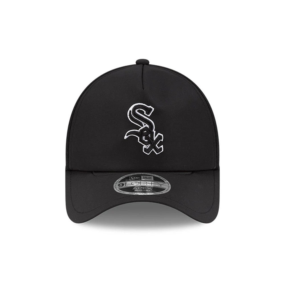 Chicago White Sox MLB Batting Practice 2026 Black New Era 9FORTY Apex Adjustable Cap, front view showing the white embroidered Sox logo on the structured black crown, with a curved visor and a 9FORTY size sticker.