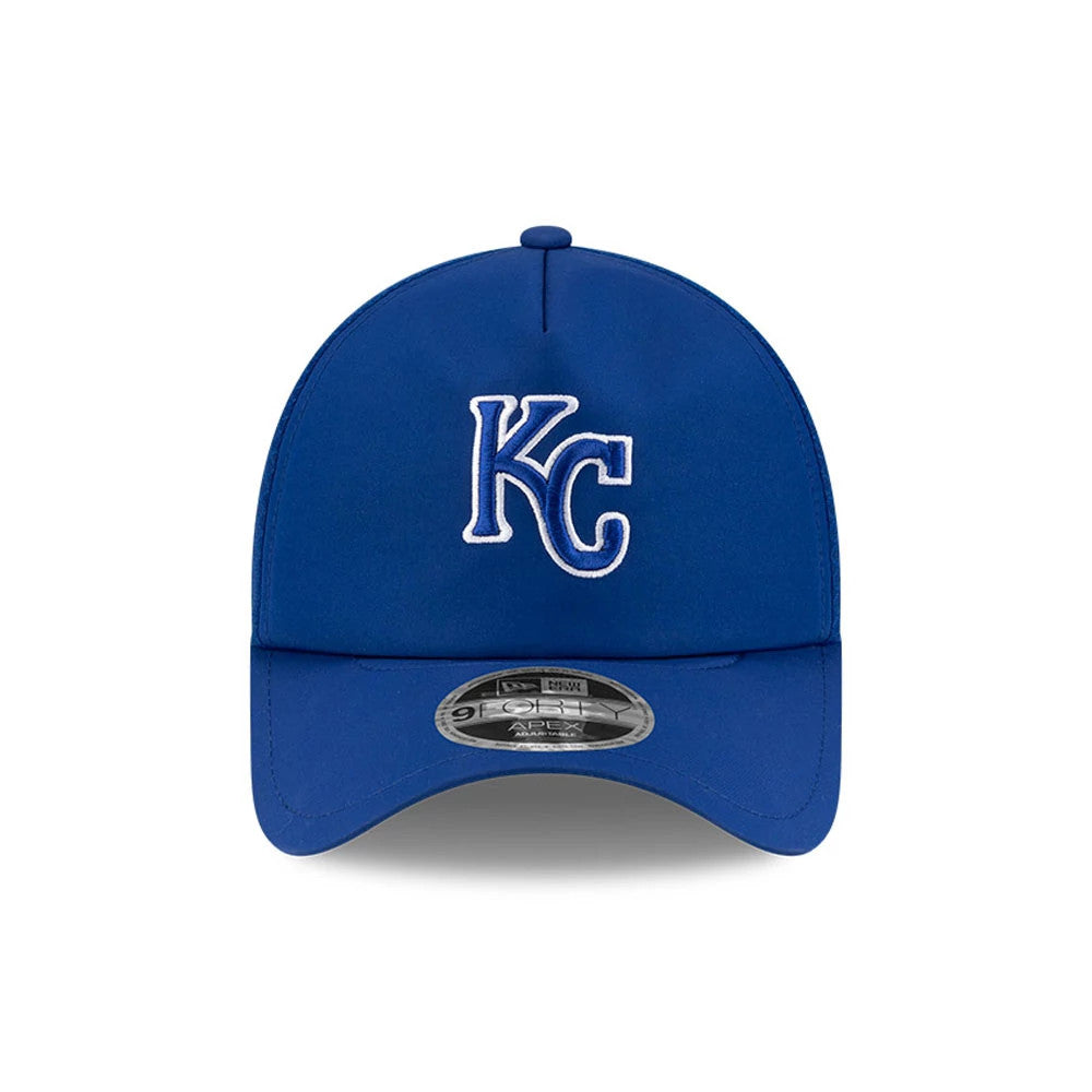 Kansas City Royals MLB Batting Practice 2026 Blue New Era 9FORTY Apex Adjustable Cap, front view showing the raised white embroidered KC logo on the structured blue crown and the 9FORTY size sticker on the curved visor.