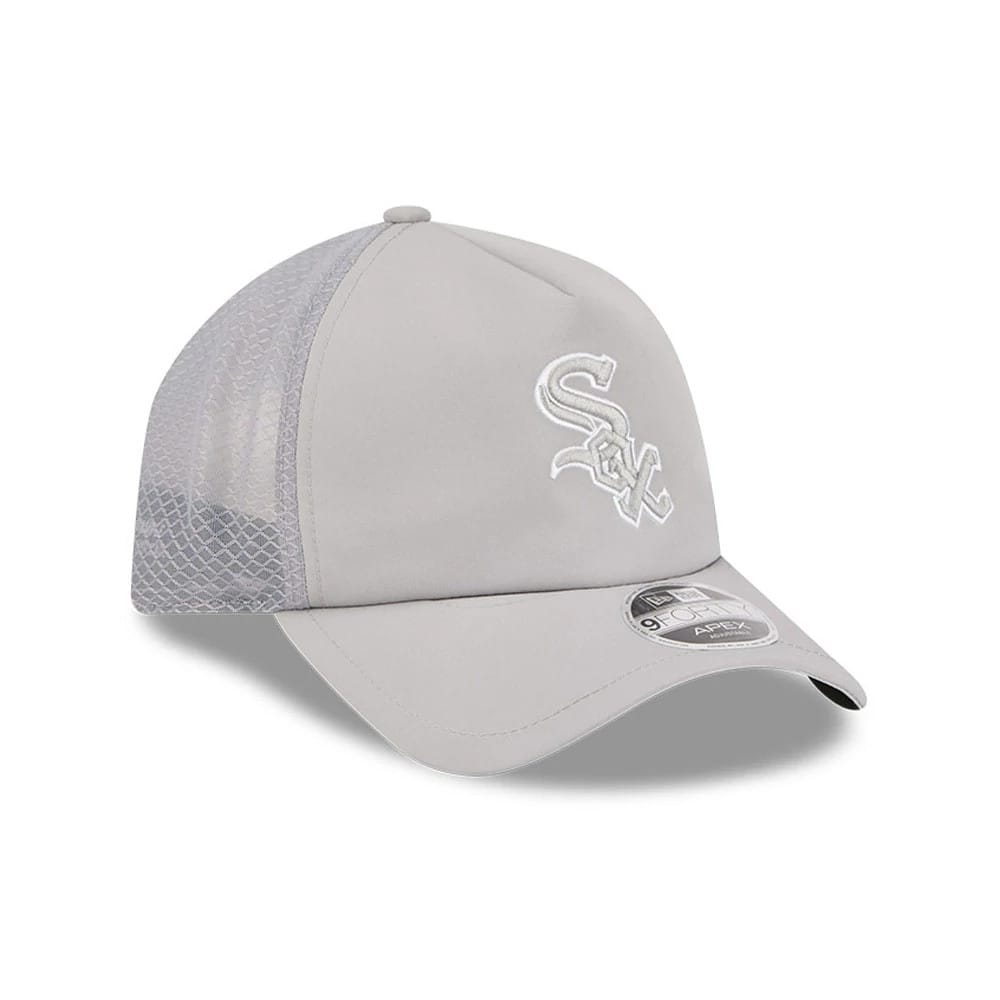 Chicago White Sox MLB Batting Practice 2026 Grey New Era 9FORTY Apex Adjustable Cap, three-quarter view showing raised white Sox logo on front panel, grey mesh back panels, curved visor with 9FORTY size sticker, and top button.
