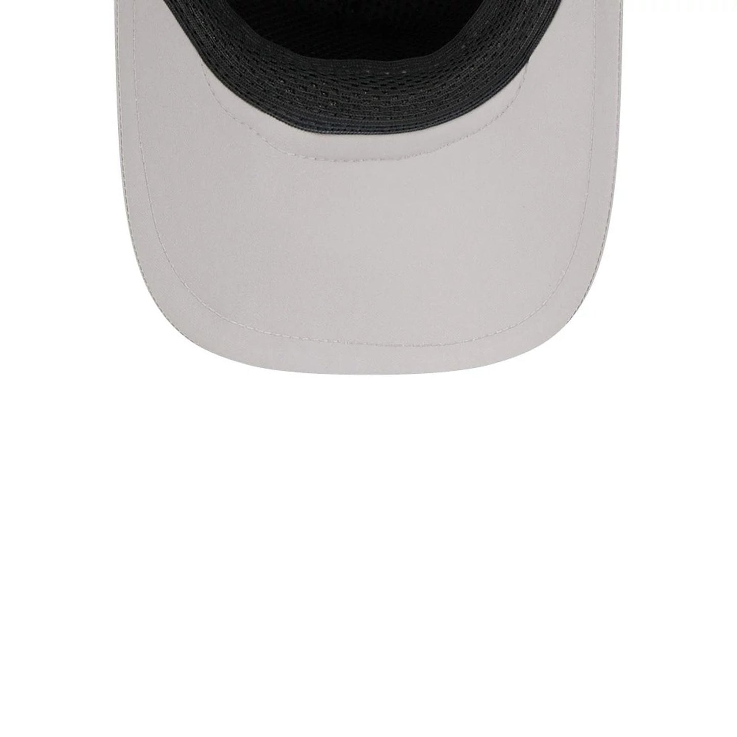 Pictured is this MLB Batting Practice 2026 Chicago White Sox 9FORTY Apex cap in grey. 7