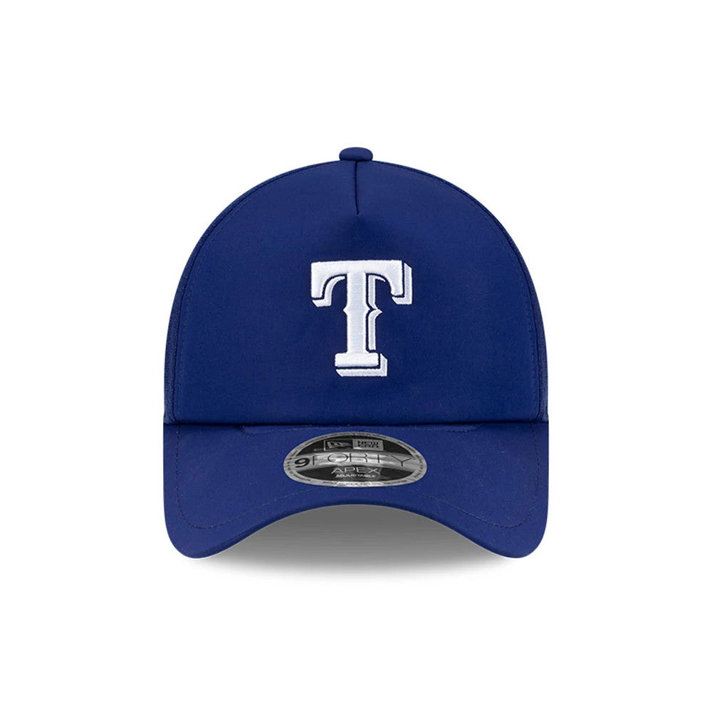Texas Rangers MLB Batting Practice 2026 Dark Blue New Era 9FORTY Apex Adjustable Cap, front view showing a large white embroidered T logo on the structured dark blue crown, with a 9FORTY size sticker on the curved visor.