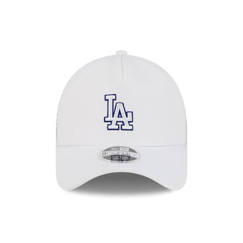 LA Dodgers MLB Batting Practice 2026 White New Era 9FORTY Apex Adjustable Cap, front view showing the raised blue embroidered LA logo on the structured white crown with a curved visor and a 9FORTY size sticker on the visor.