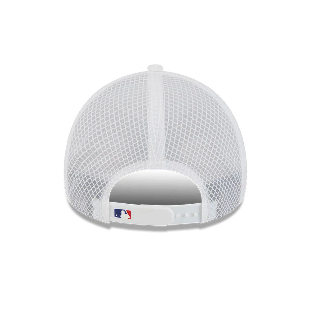 Pictured is this MLB Batting Practice 2026 LA Dodgers 9FORTY Apex cap in white. 4