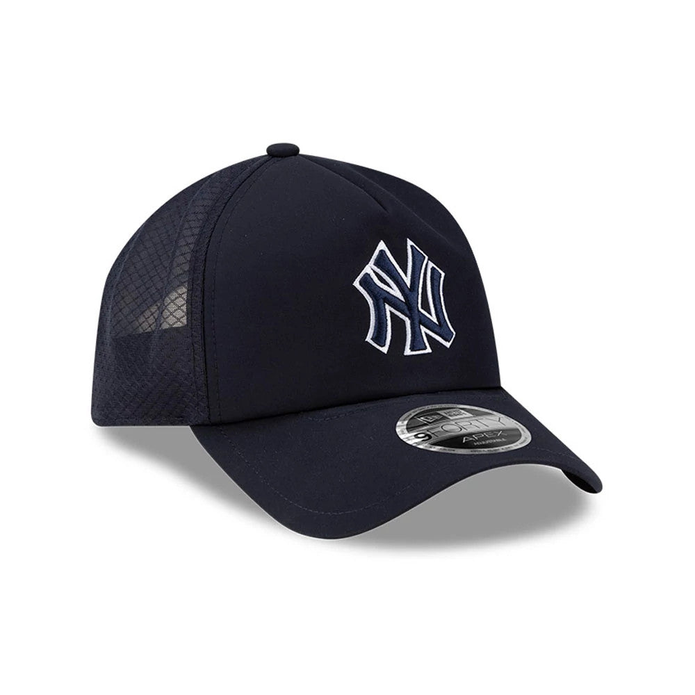 New York Yankees MLB Batting Practice 2026 Navy New Era 9FORTY Apex Adjustable Cap, three-quarter view with a raised embroidered white NY logo on the front panel, featuring a mesh back and a curved visor with a 9FORTY size sticker.