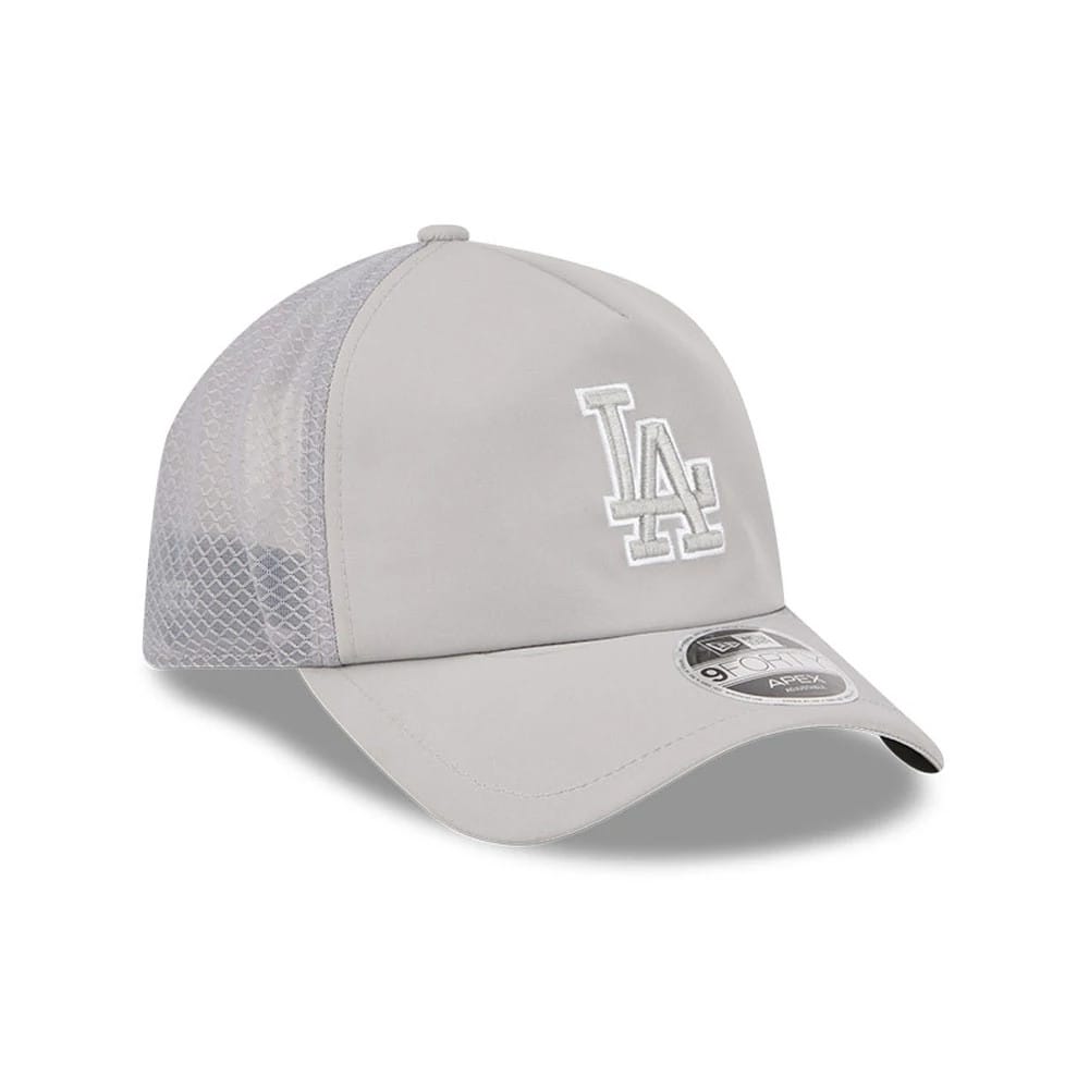 LA Dodgers MLB Batting Practice 2026 Grey New Era 9FORTY Apex Adjustable Cap, three-quarter view showing the raised white LA logo on the grey front panel, structured crown and a silver 9FORTY size sticker on the curved visor.