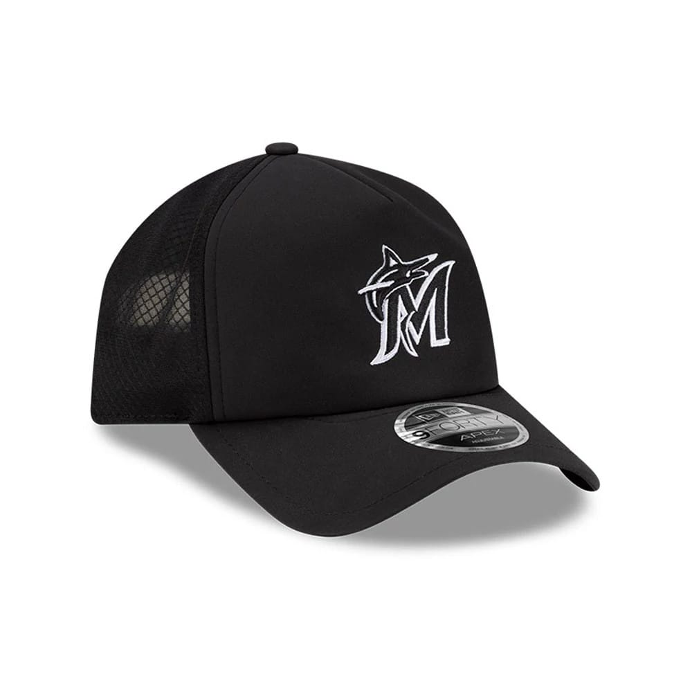 Miami Marlins MLB Batting Practice 2026 Black New Era 9FORTY Apex Adjustable Cap, front view showing the white and grey embroidered Marlins logo on the front panel, black curved visor with 9FORTY size sticker, and black mesh side panels.