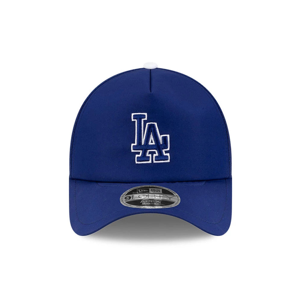 LA Dodgers MLB Batting Practice 2026 Dark Blue New Era 9FORTY Apex Adjustable Cap, front view showing the white embroidered LA logo on the structured dark blue crown, with a black 9FORTY size sticker on the curved visor.